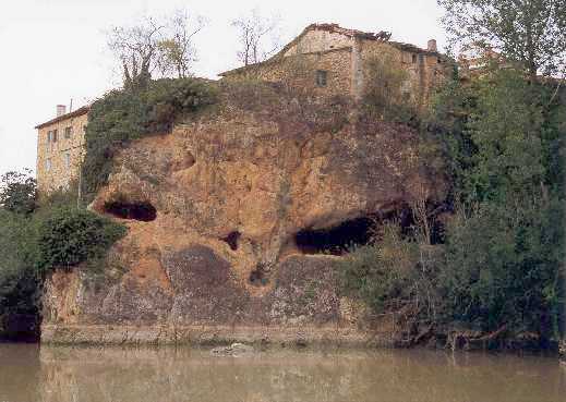 Cueva y Covanuto sobre el Ebro